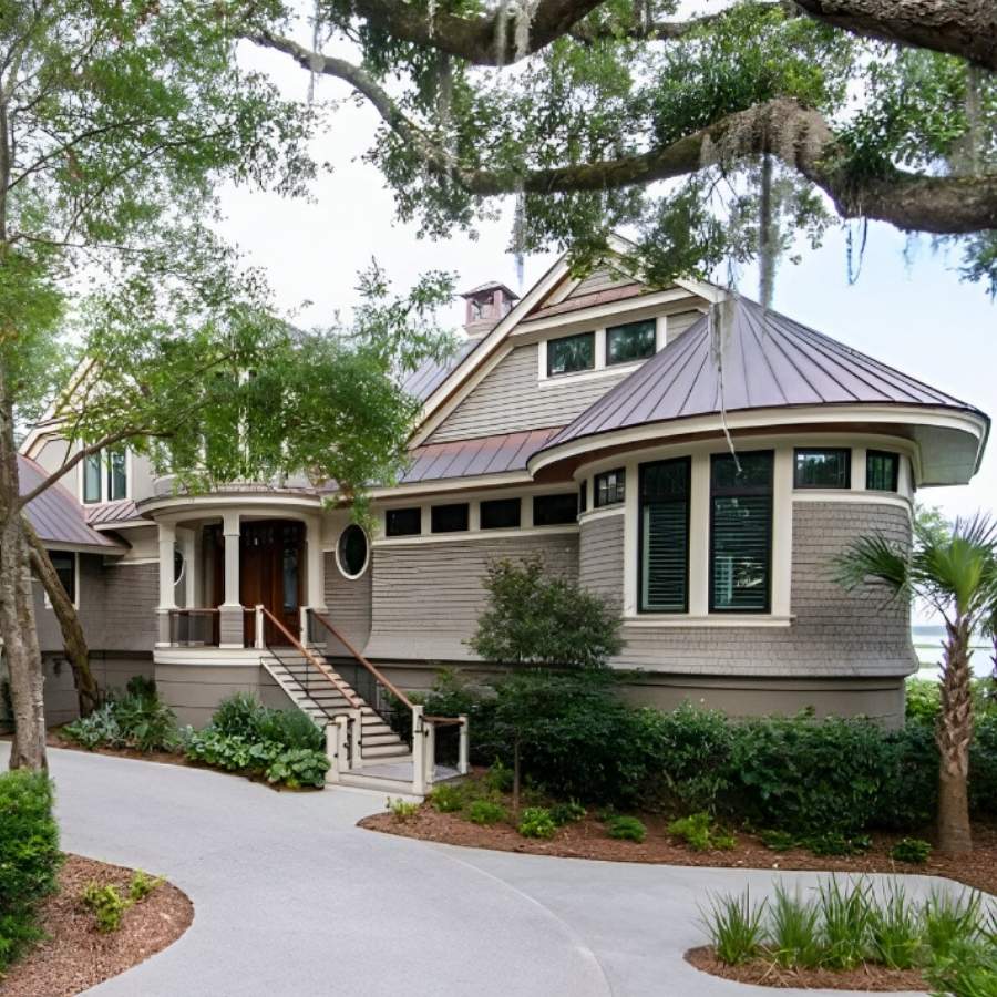 Our full-service Hilton Head landscaping company brings your lawn and yard to life with an expert knowledge of the soil, lawns, plants, shrubs, trees and hard scape that thrives in our coastal environment.